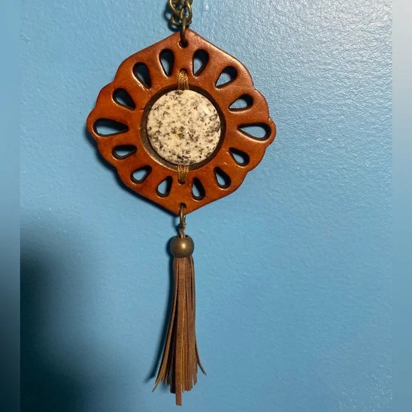 Three Bird Nest Boho Whiskey Pendant Necklace - Brown and Gold - Picture 5 of 6